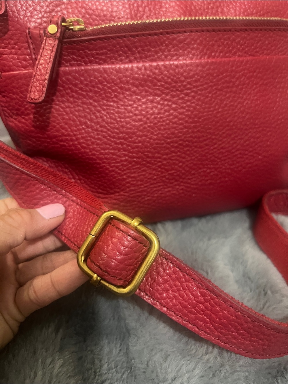 Fossil Red Pebbled Leather Crossbody Bag EUC RETAIL $179 - Picture 3 of 9